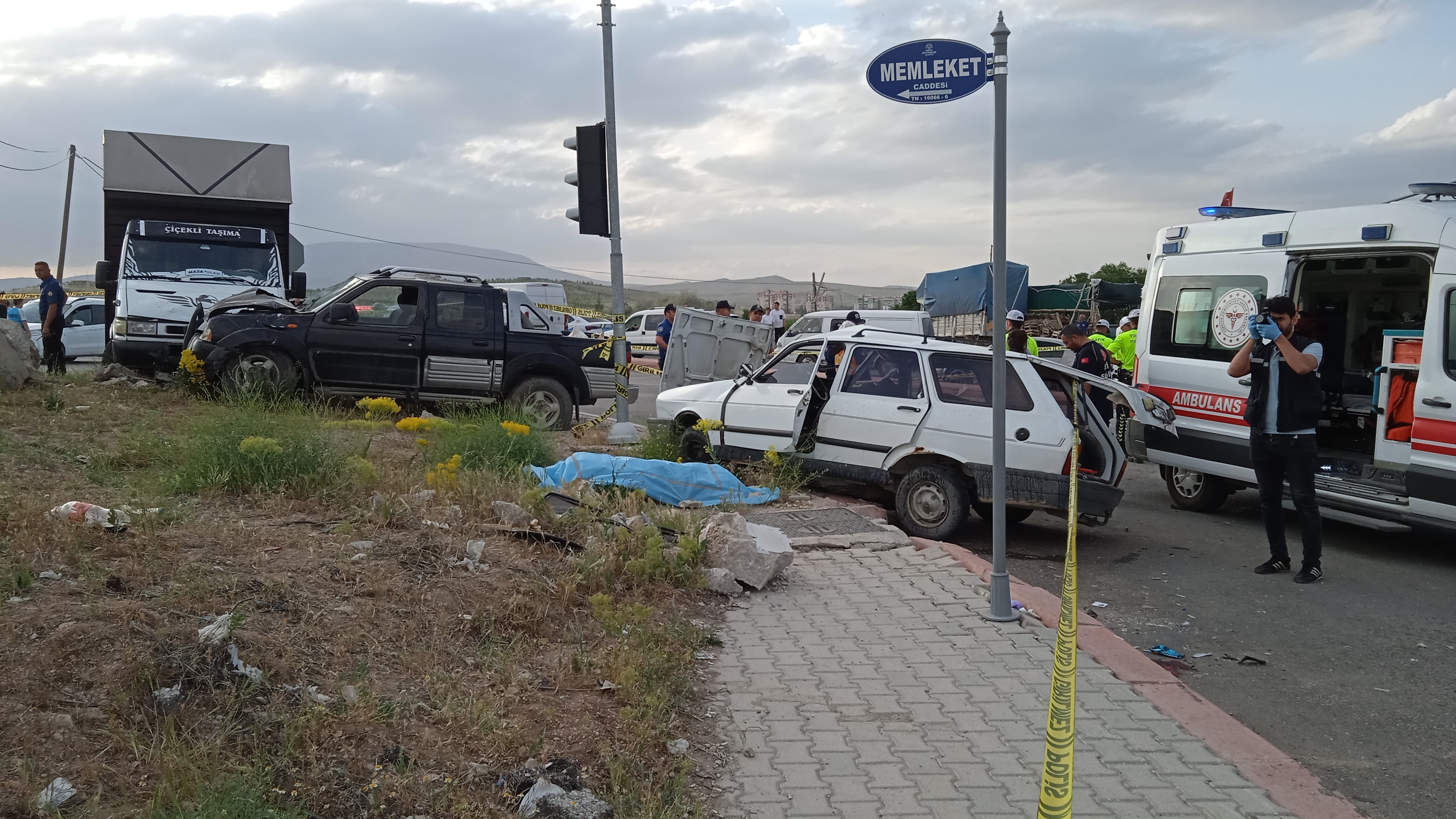 Konya’daki kırmızı ışık ihlalinde yaşlı çiftin öldüğü feci kaza anı kamerada