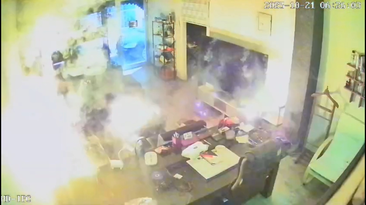 Şarjda bırakılan matkap bataryası dükkanı yaktı! O anlar kamerada