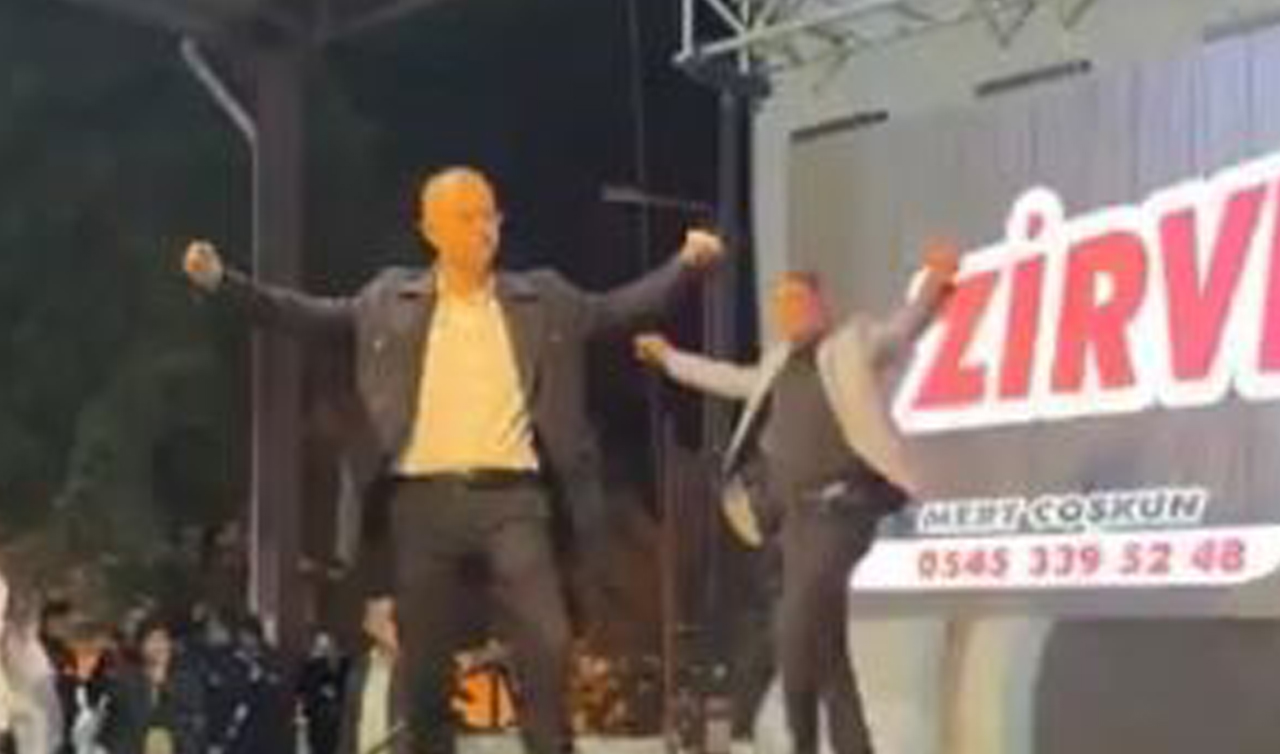 Zeybek oynamak için sahneye çıkan belediye başkanı saniyelerle kurtuldu... Sahnenin çökme anı kamerada